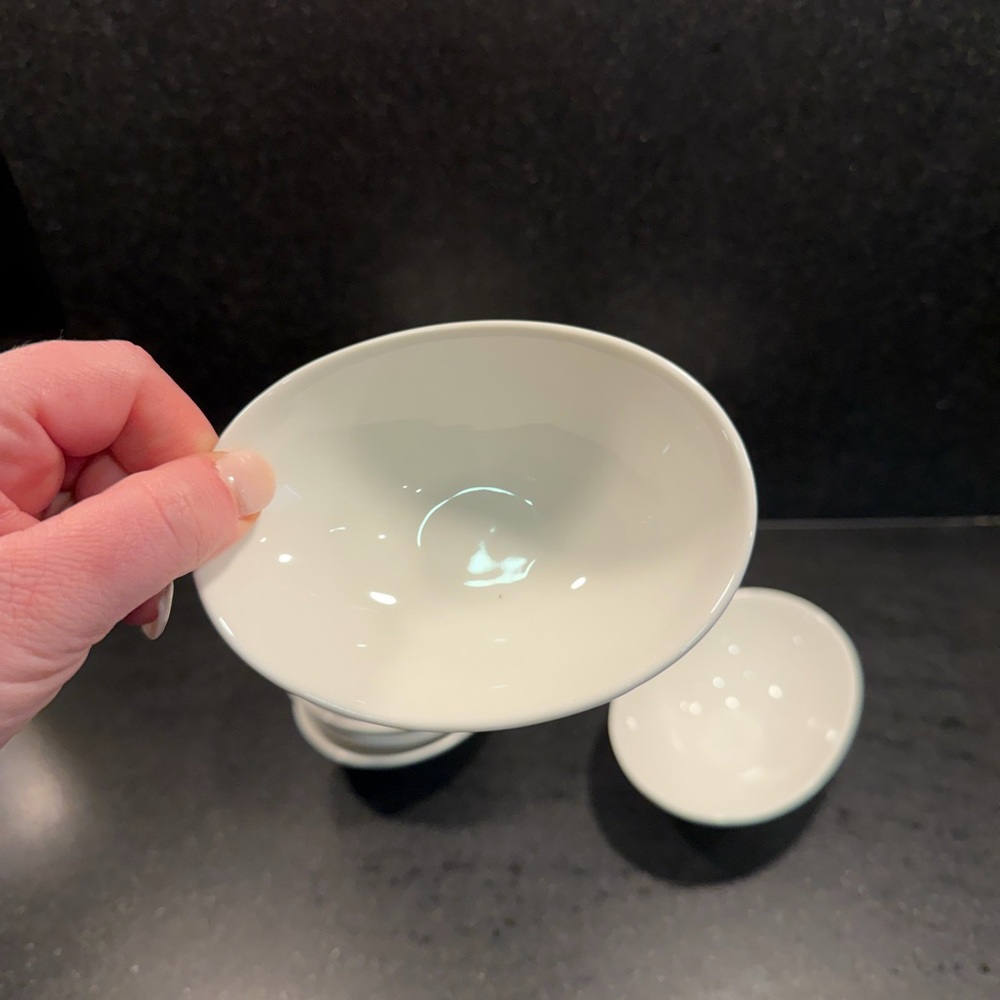 8 Small Ceramic Bowls - Picture 4 of 4